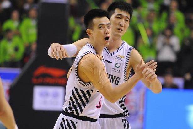 津媒：巴顿和阿代米因有伤在身没参加津门虎vs国安的热身赛（津媒称巴顿、阿代米因伤缺席津门虎与国安热身赛）