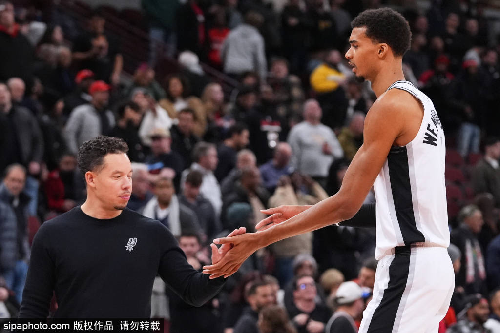 中国U17vs文莱U17：邝兆镭、万项首发，何思凡、金昱成出战（中国U17对阵文莱U17：邝兆镭、万项首发，何思凡、金昱成登场）