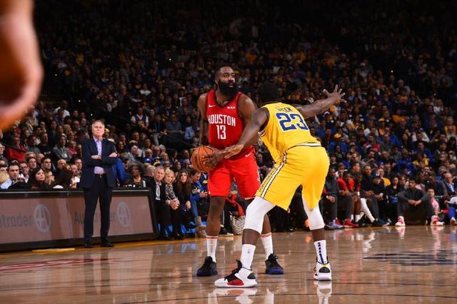 迪乌夫：过去我从没踢过右路，但只要能帮助球队我都愿意去做（迪乌夫称此前未踢右路，愿为球队尝试新位置）