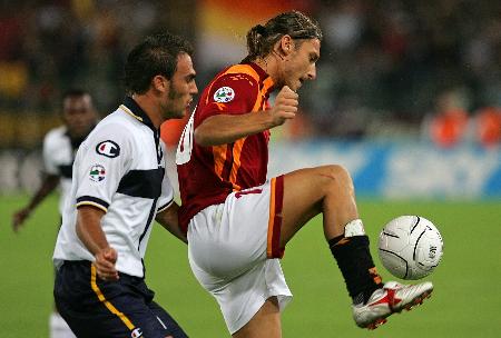 豪宅风波后，全红婵带伤赴新疆滑雪，再次陷入争议，樊振东说对了