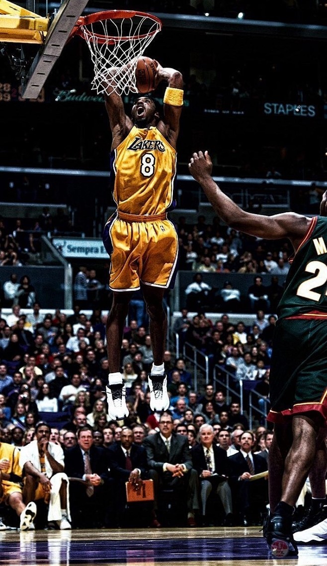 米体：莫伊塞-基恩正在与前意大利环球小姐约会（米兰体育报：莫伊塞·基恩疑与前意大利环球小姐交往）